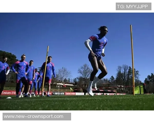 米兰队员莱奥托莫里单独训练普利西奇拉比奥特积极康复中