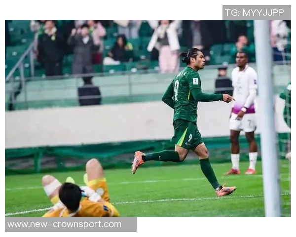 国安主帅解释半场换三人意图在于调整战术以扭转局势 国安主帅解释半场换三人意图在于调整战术以扭转局势