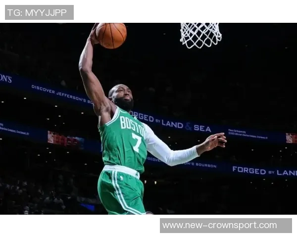 杰伦布朗上半场火力全开狂砍27分5篮板5助攻3抢断三分球命中率惊人 杰伦布朗上半场火力全开狂砍27分5篮板5助攻3抢断三分球命中率惊人